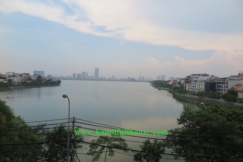 Lake view service apartment, 04 bedrooms, 04 bathrooms in Xuan Dieu, Ha Noi for rent