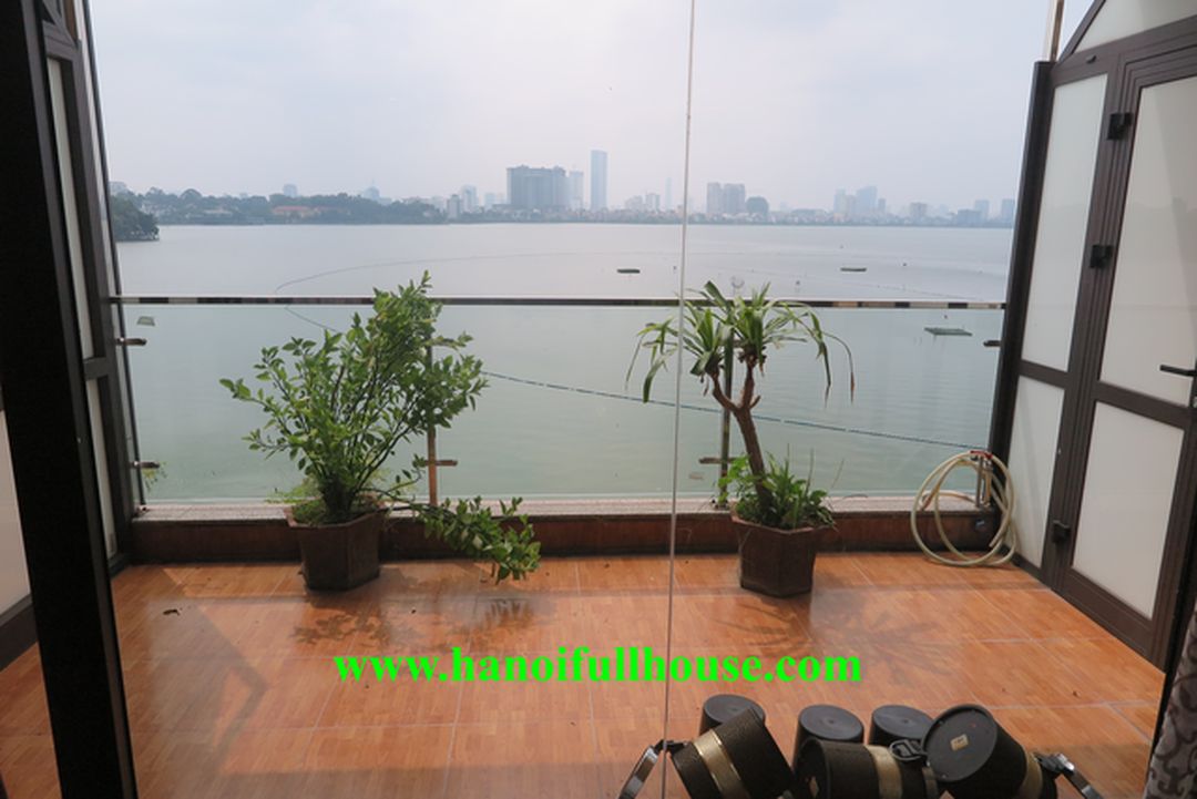 Lake view 01 bedroom apartment with big balcony in Yen Hoa, Tay Ho 