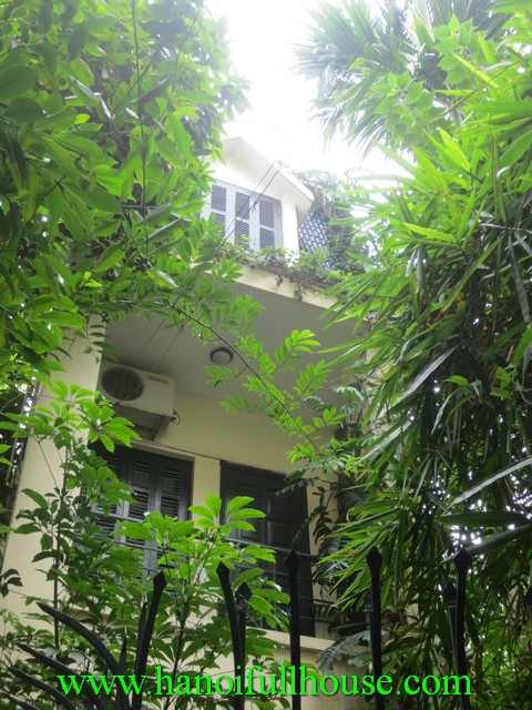 A beautiful house for rent in Hai Ba Trung dist. 4 bedroom, 3 bathroom house, courtyard