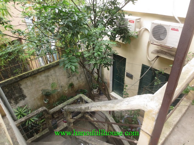 House is close to Hoan Kiem lake with one bedroom for rent