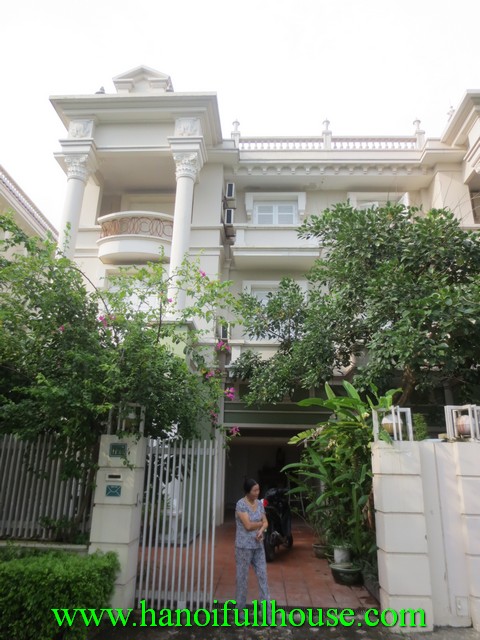 Beautiful villa in Ciputra Ha Noi for rent. Garden & courtyard villa