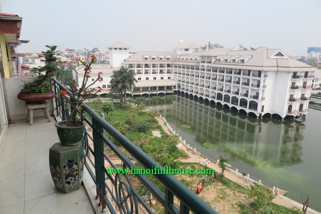 Balcony and lake view 01 bedroom apartment to rent in Nghi Tam, close to Sheraton Hanoi hotel