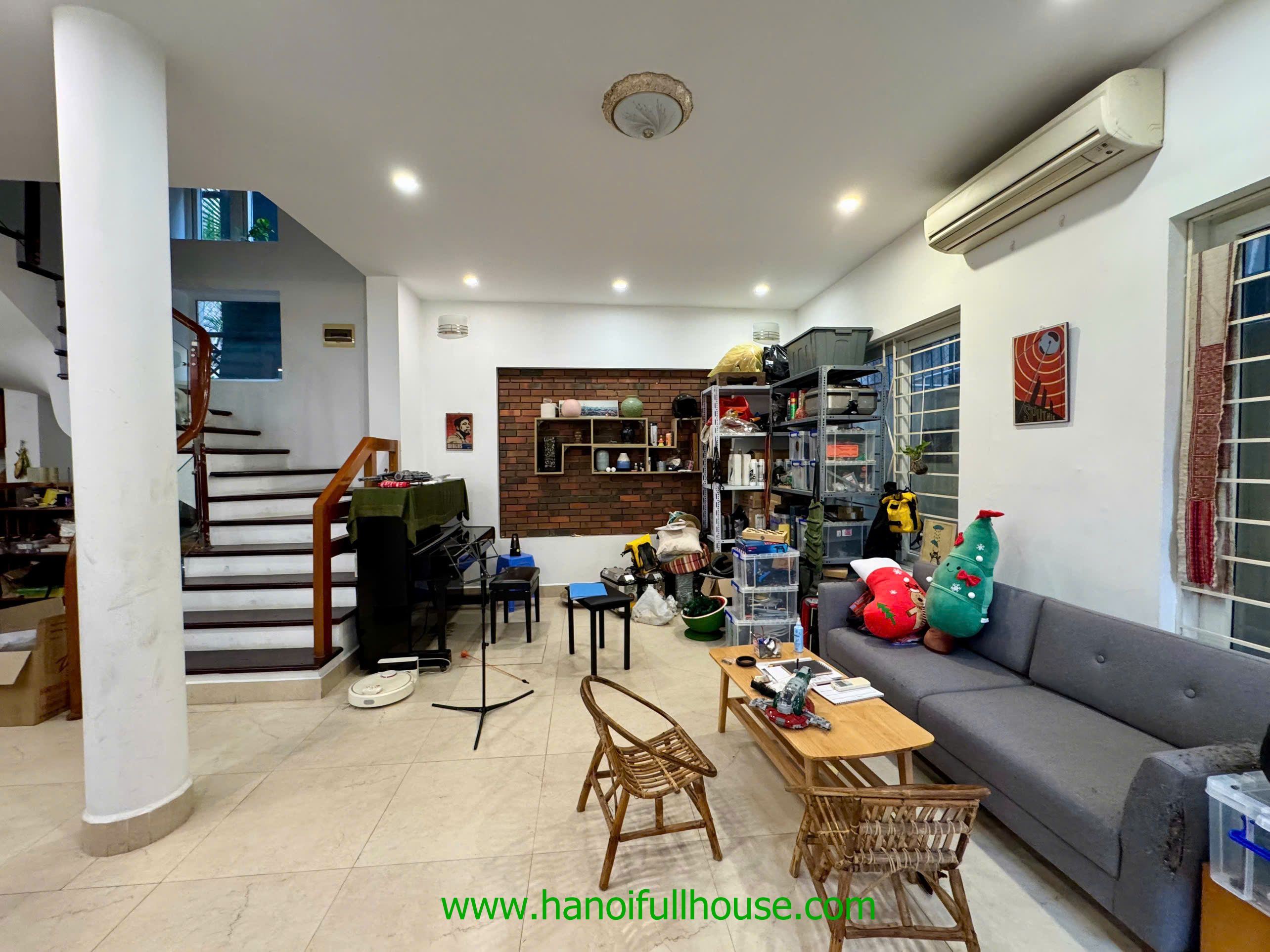 4 bedroom house with yard, full furnished in Tay Ho dist 