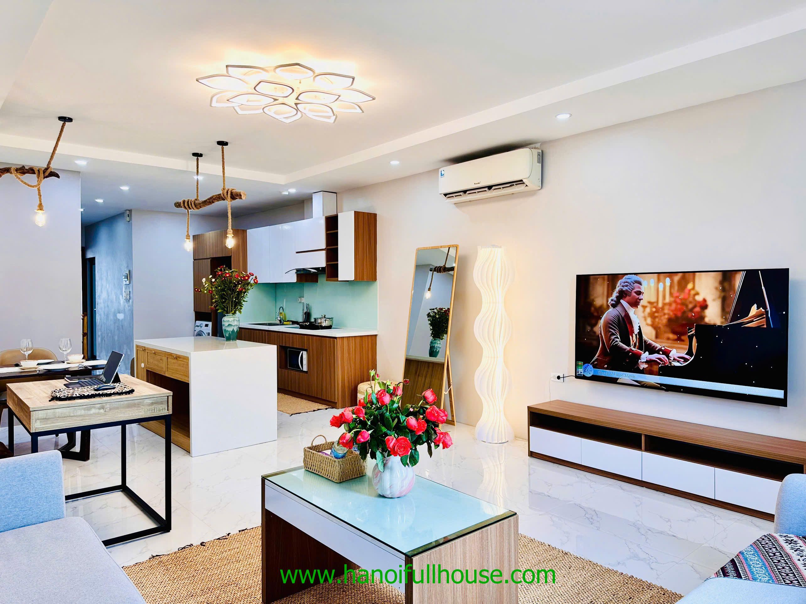 Bright one bedroom apartment on Xuan Dieu for rent