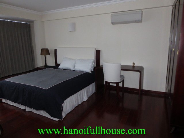 Nice apartment for rent in Ba Dinh dist, Hanoi. Its nearby Truc Bach Lake, brand new furniture