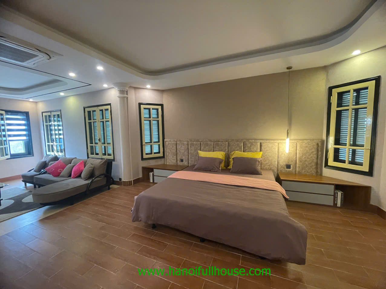 3 bedroom 250m2 apartment with River view in Long Bien for rent