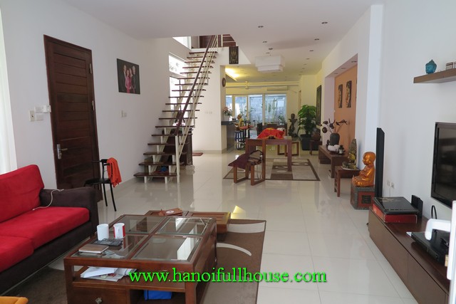 3 bedroom serviced apartment in Hai Ba Trung dist, Ha Noi for rent