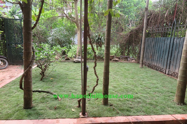 4 bedroom, modern house to lease in Tay Ho, Hanoi with beautiful garden