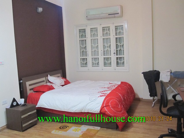 Cheap furnished serviced apartment with one bedroom for rent in Ba Dinh dist