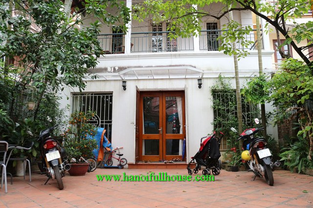 Furnished house for lease in Tay Ho. 5 bedrooms, a big front yard, wooden floor, modern 