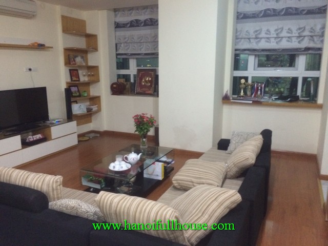 Modern apartment with two bedroom for rent in De La Thanh street, Dong Da dist, Hanoi