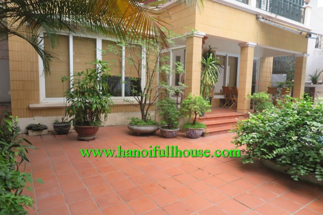 Xuan Dieu- Nice villa with pool, yard, balconies and four bedroom for rent