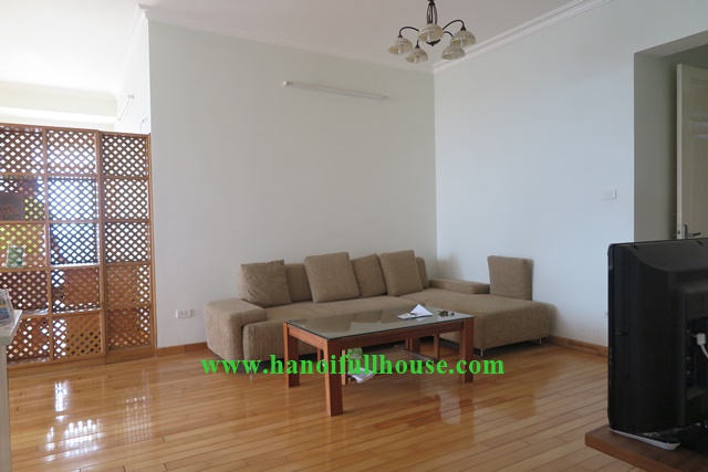 Cheap price, 3br apartment to lease in Ba Dinh district, Hanoi