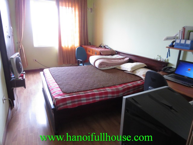 Nice & cheap apartment with 3 bedrooms for rent near Truc Bach Lake, Ba Dinh dist