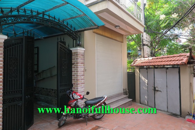 Five bedroom cheap house with courtyard, balcony rental in Tay Ho, Ha Noi