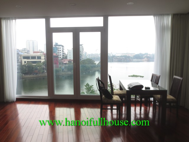 Căn hộ dịch vụ cho thuê ở Hồ Trúc Bạch gồm 2 phòng ngủ, view Hồ