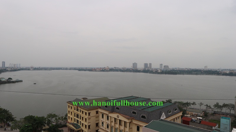 Căn hộ Watermark, 3 phòng ngủ nhìn ra Hồ Tây, nội thất hiện đại, diện tích 130 m2