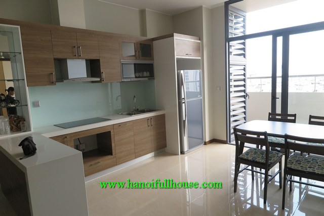 A nice 2-bedroom apartment on the corner of Trang An Complex building, Cau Giay for rent