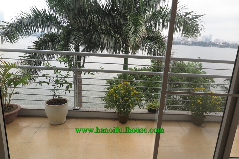 An amazing house, facing the West lake, 4 bedrooms, great view for rent.