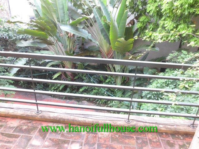 Nhà đẹp có sân vườn rộng cho thuê giá rẻ ở quận Tây Hồ, Nhà trông như biệt thự