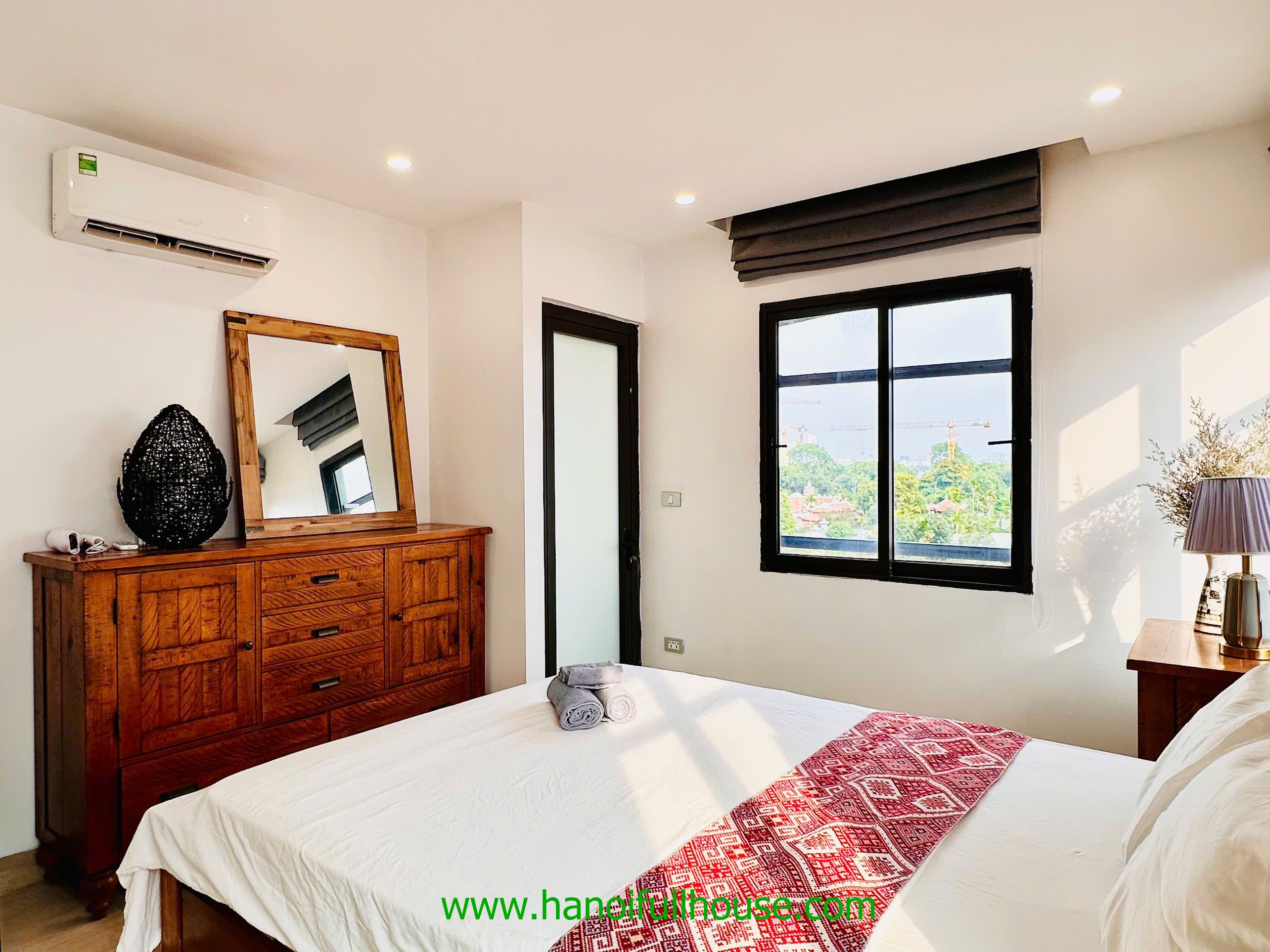 2 bedroom apartment with lots of light on Dang Thai Mai str