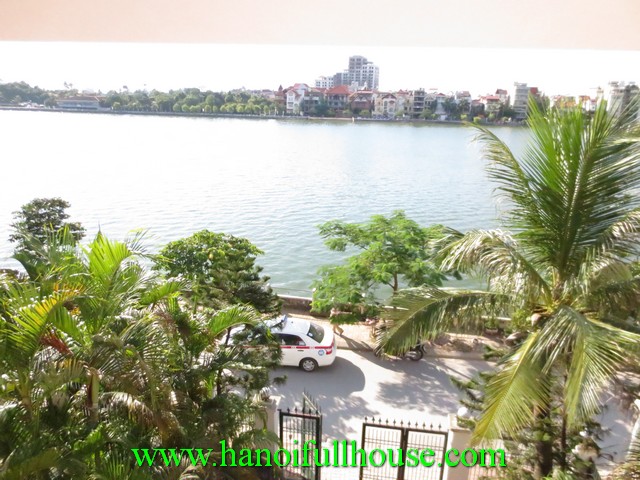Beautiful villa in facing west lake for rent in Tay Ho dist, Ha Noi