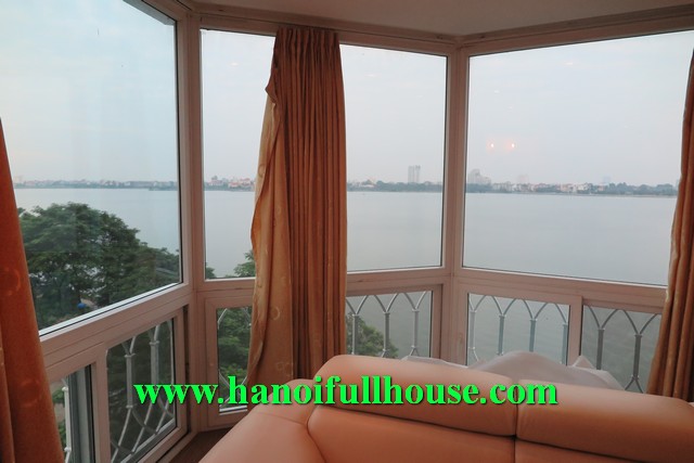 Spacious serviced apartment on facing Westlake with 2 bedroom for rent