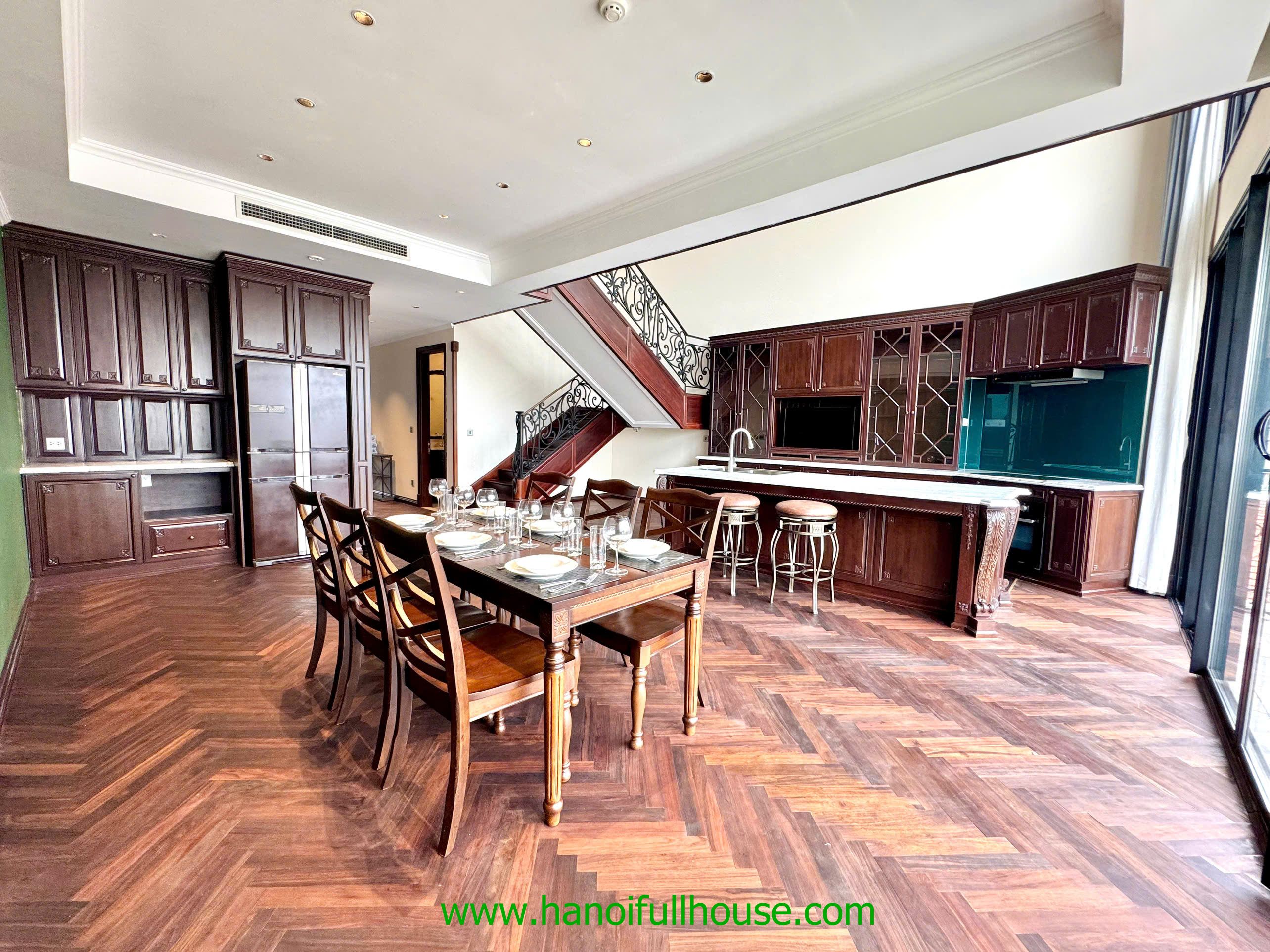 Căn hộ Duplex 3 phòng ngủ, ban công view đẹp ở Tây Hồ cho thuê