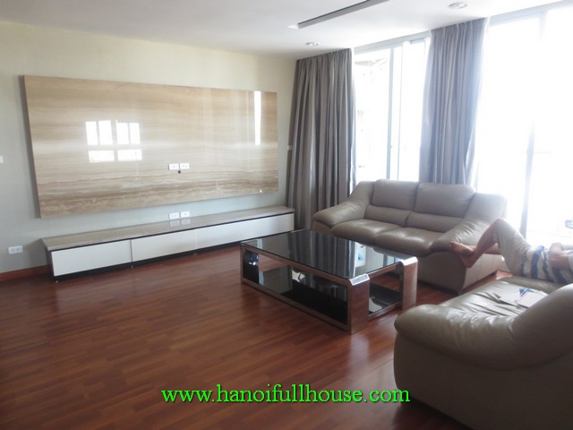 A big apartment with size 270 sq.M, 3 bedroom, 3 bathroom in Mipec Tower for rent