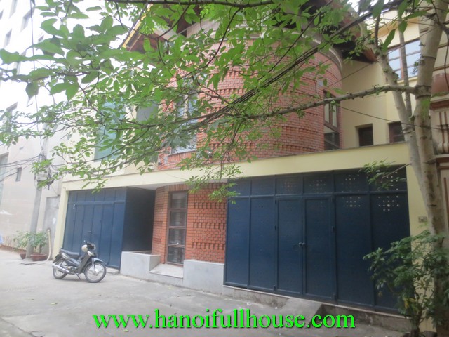 Nice house in Ba Dinh District, Ha Noi to rent. 3 bedroom, 3 bathroom, fully furnished, garage