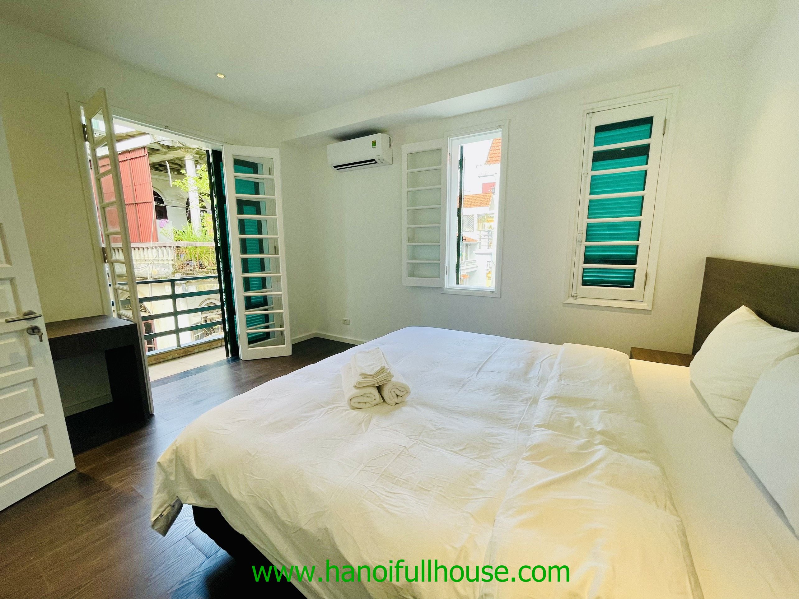 A modern 3 bedroom house for rent on Au Co street, Tay Ho district