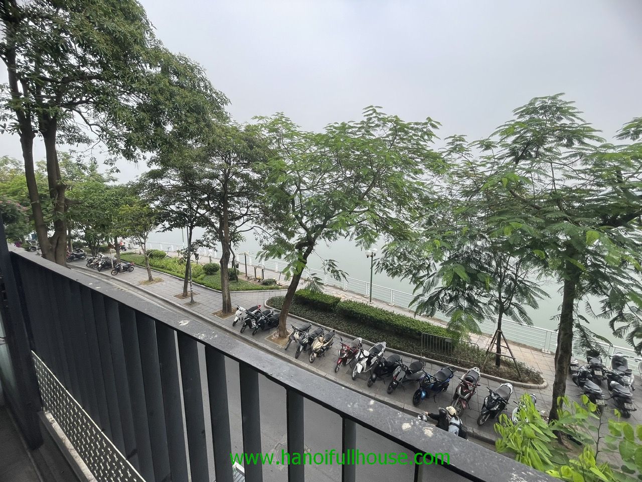 2 BR serviced apartment on West Lake face, great view, newly furnished for lease
