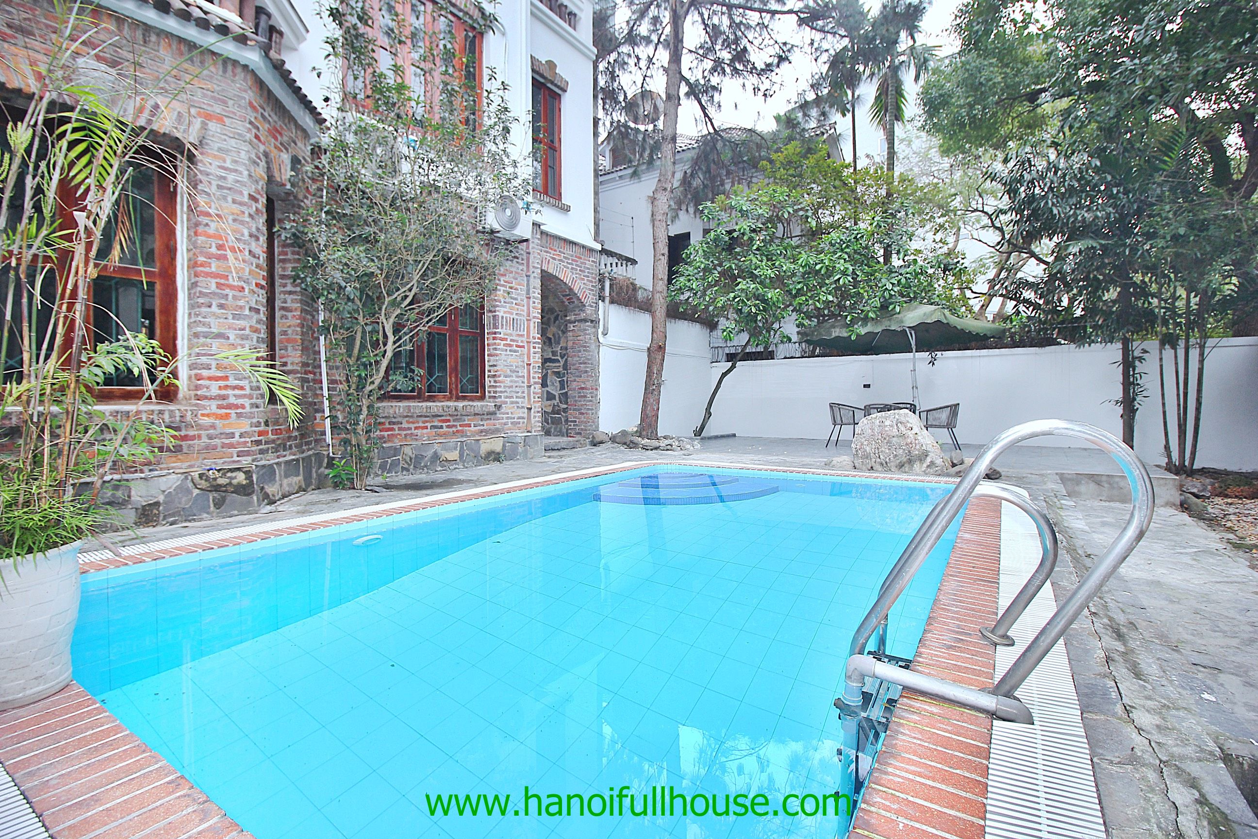 Beautiful garden villa with swimming-pool is on Xuan Dieu str for lease