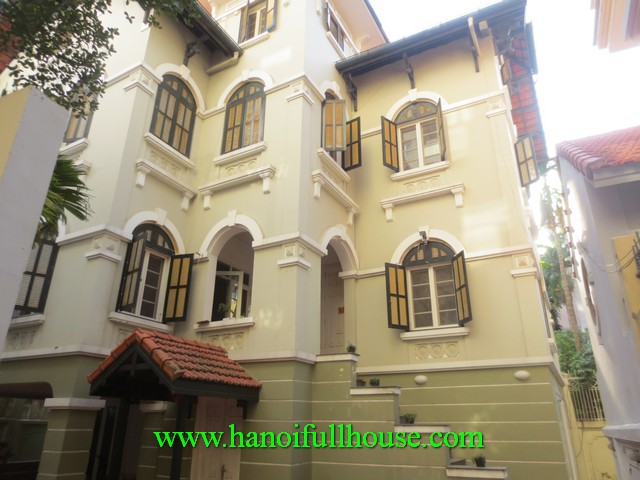 Cheap villa with a large front yard to let in Tay Ho dist, Ha Noi city, Viet Nam