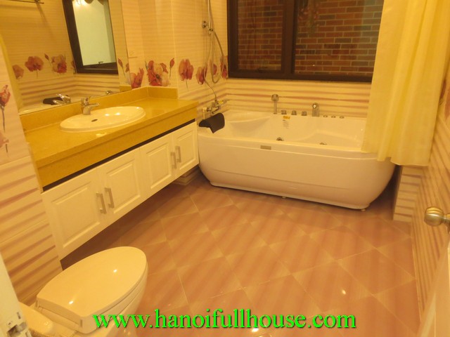 Luxurious serviced apartment 3 bedroom 3 bathroom in Tay Ho dist, Ha Noi city