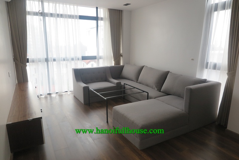 Large apartment, 2 bedrooms, luxurious furniture, lots of light, garage for rent.