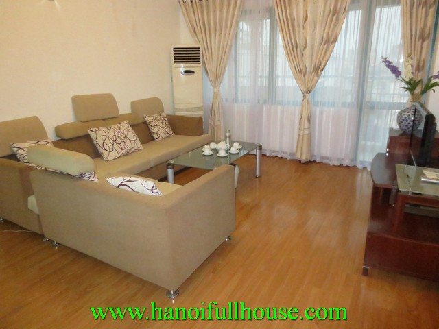 Cheap apartment with 2 bedrooms for rent in Lang Ha street, Dong Da dist, Ha Noi