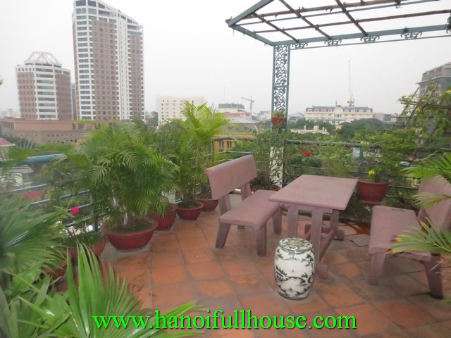 Brilliant beautiful serviced apartment for rent in Hoan Kiem dist. Fully furnished, lift, 1 bedroom.