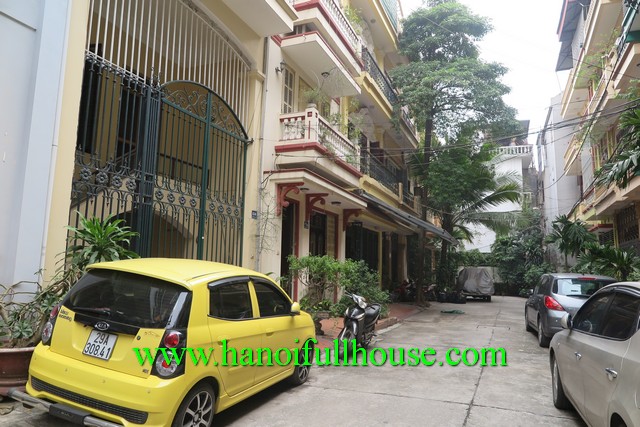 Cho thuê nhà mới, thiết kế hiện đại, ban công đẹp, yên tĩnh ở Ba Đình