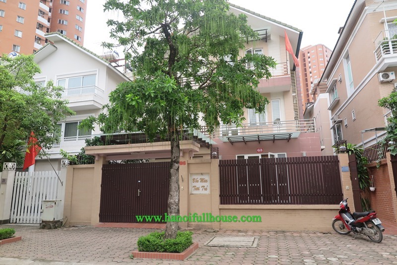 Biệt thự đơn lập, sân vườn rộng, thiết kế đẹp, hiện đại có gara ô tô cho thuê tại Cầu Giấy