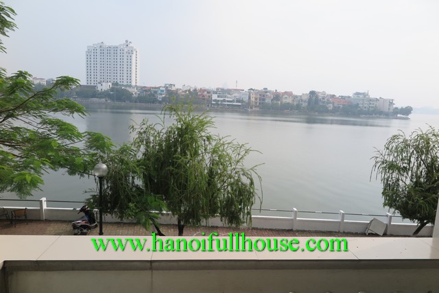 West Lake View serviced apartment with one bedroom on Xuan Dieu street for rent