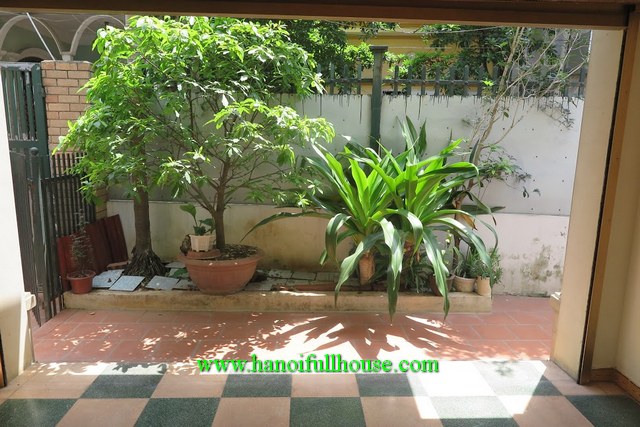Nice house with 3 bedrooms on Au Co str, Tay Ho dist for lease, $750/month
