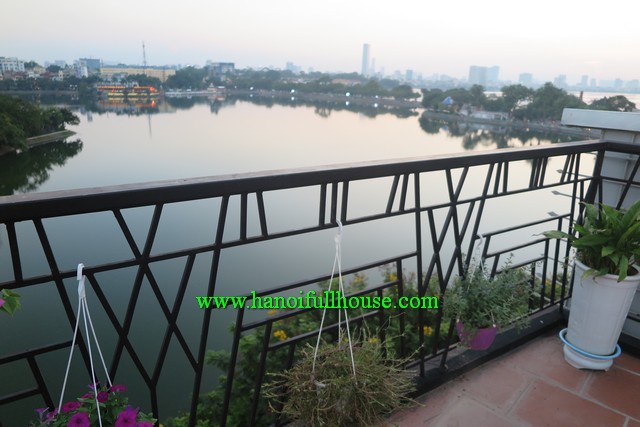 Beautiful studio apartment in Truc Bach lake, wonderful balcony, nice terrace and great view