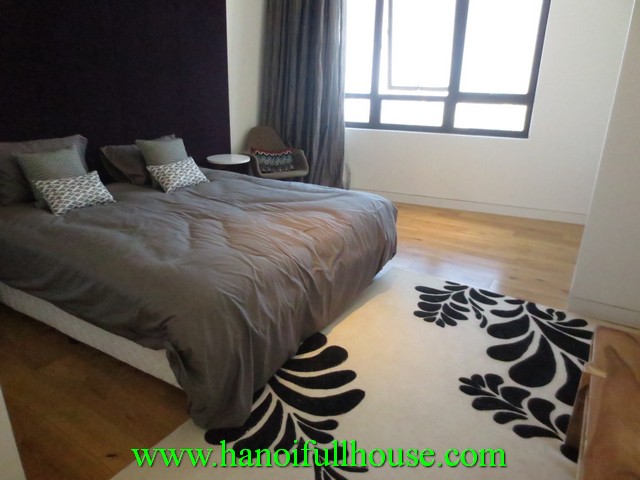 Nice apartment with 3 bedrooms for lease in Indochina Plaza Ha Noi, Cau Giay dist.