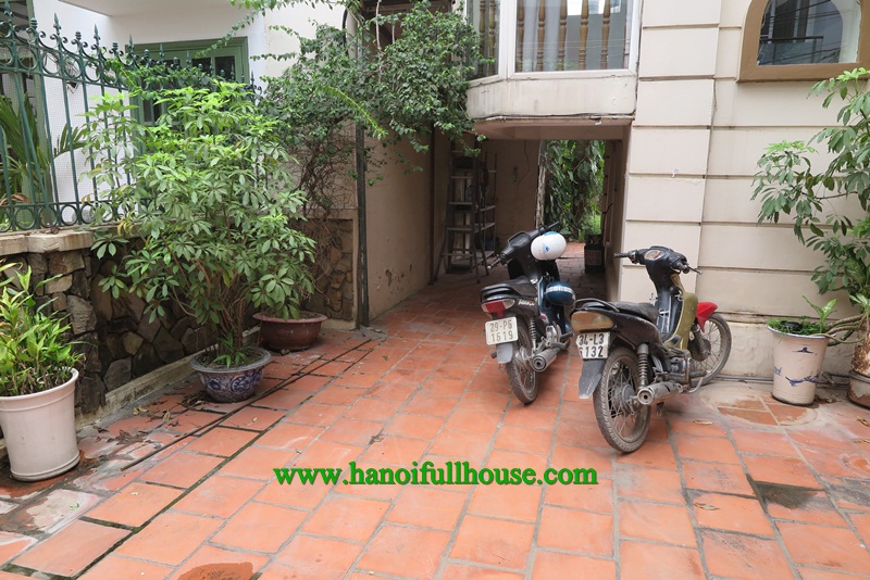 Garden Villa with 4 bedrooms near West Lake for rent 