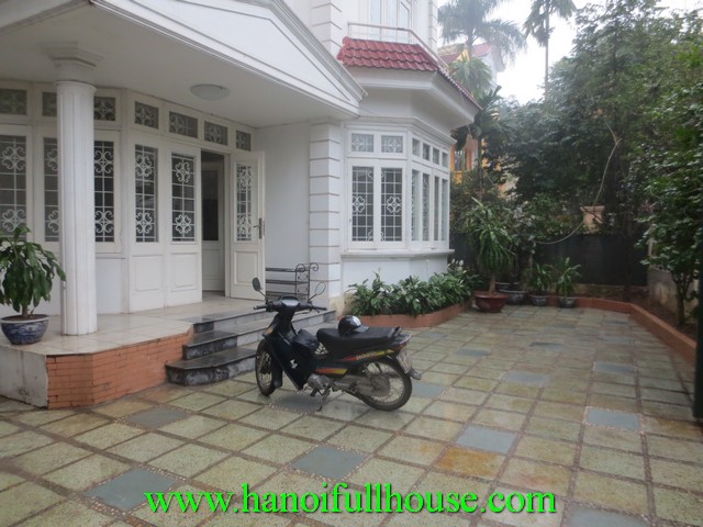 Beautiful big villa for rent in Tay Ho dist. Courtyard, garden, partially furnished