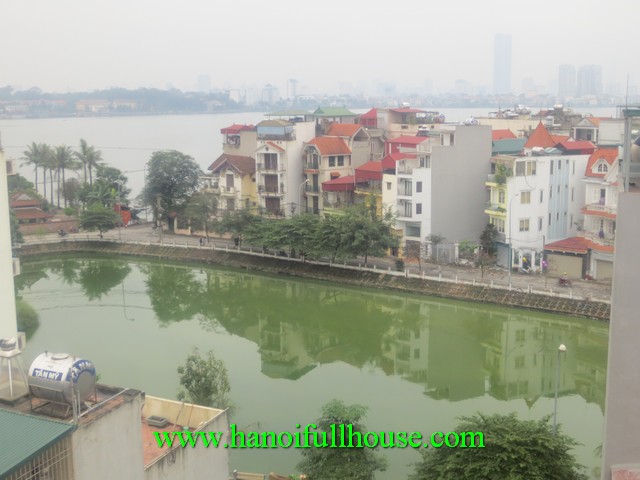 Lake view apartment in Tay Ho dist, Ha Noi for lease