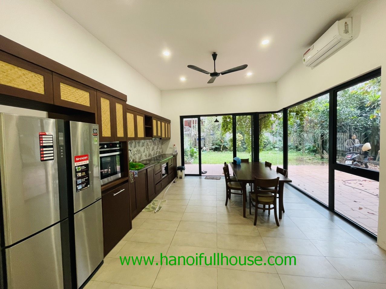 For rent. A garden house with 4 bedrooms in Tay Ho dist