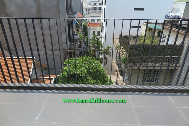 Newly furnished balcony apartment in Tu Hoa, Tay Ho for lease