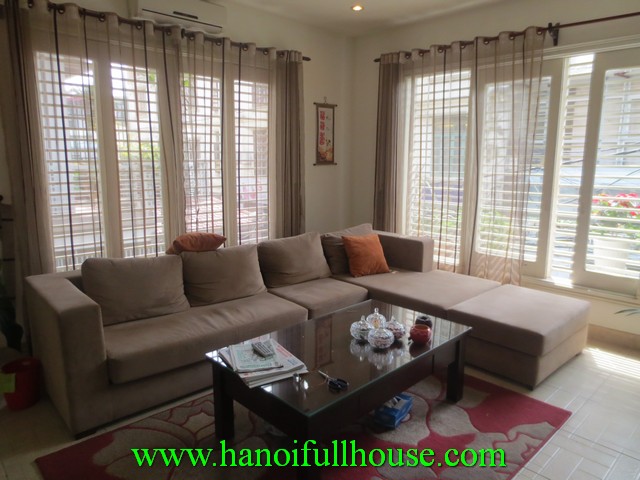 Luxurious house for rent in Ba Dinh district. 4 bedrooms, 4 bathrooms, wooden floor, balcony.